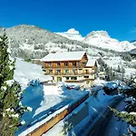 Chalet-hotel Les Rhodos Cordon