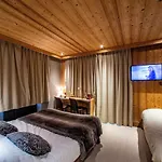 Chalet-hôtel Les Rhodos 3*